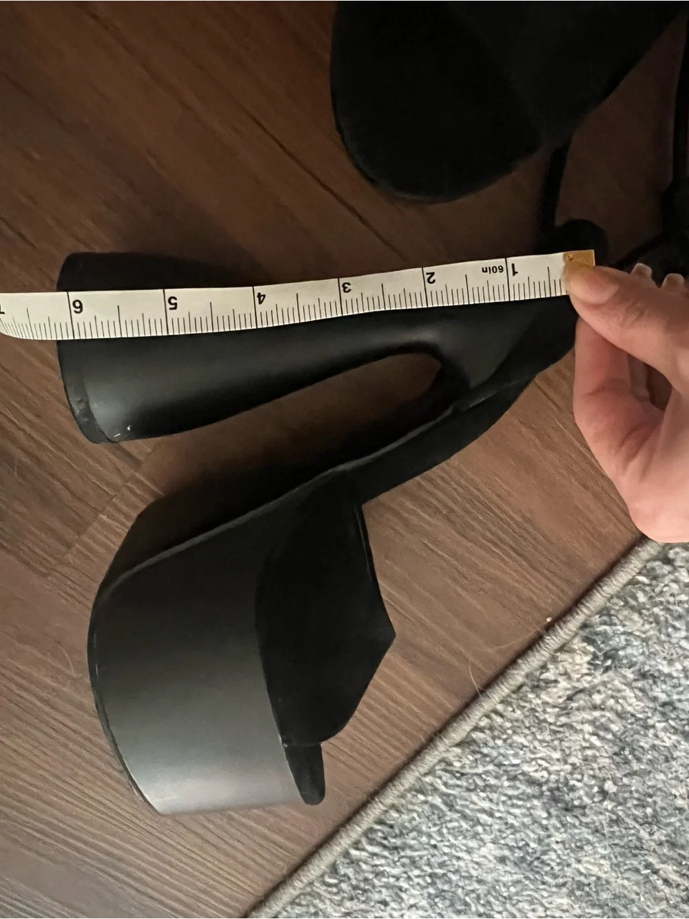 N/A black platform